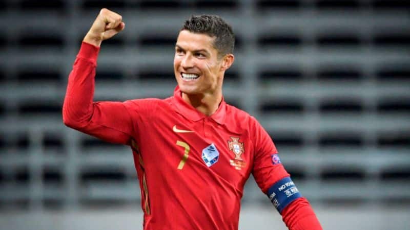 TOP 10 tài khoản instagram nhiều follow nhất trên thế giới cristiano ronaldo 1 trong 10 tai khoan instagram nhieu follow nhat